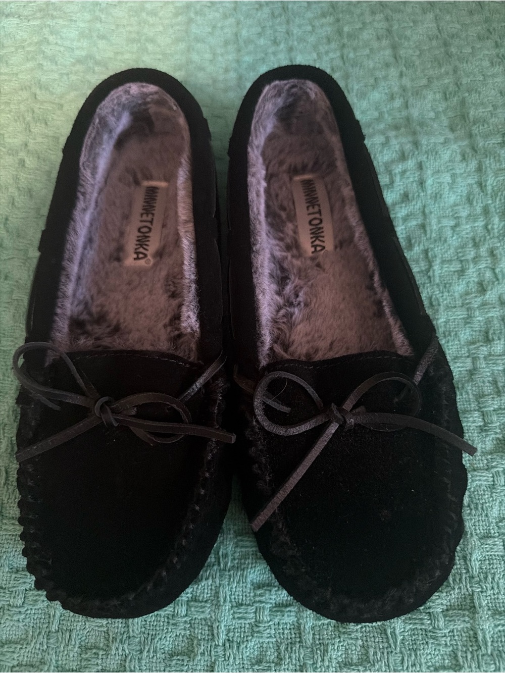 Minnetonka Women's Black Plush-Lined Moccasins with Bow Accent